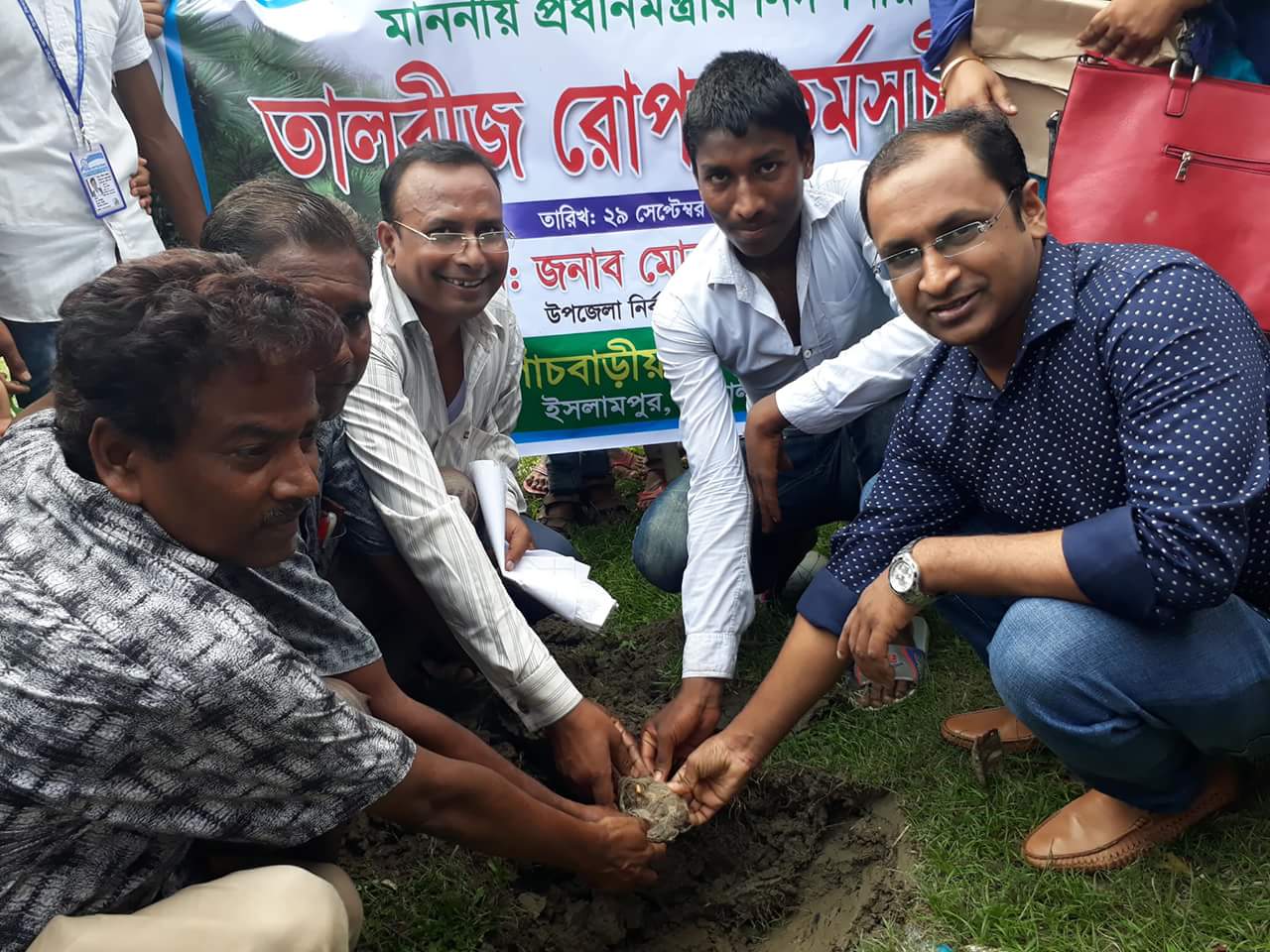 ইসলামপুরে বজ্রপাত রুখতে সেচ্ছায় দেড় হাজার তালবীজ রোপন