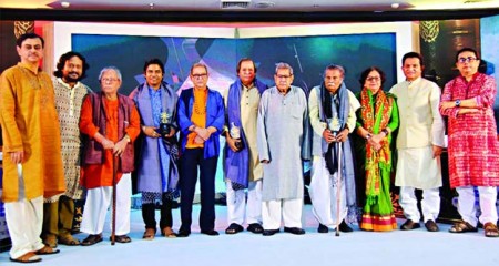 ব্র্যাক ব্যাংক-সমকাল সাহিত্য পুরস্কার পেলেন যারা