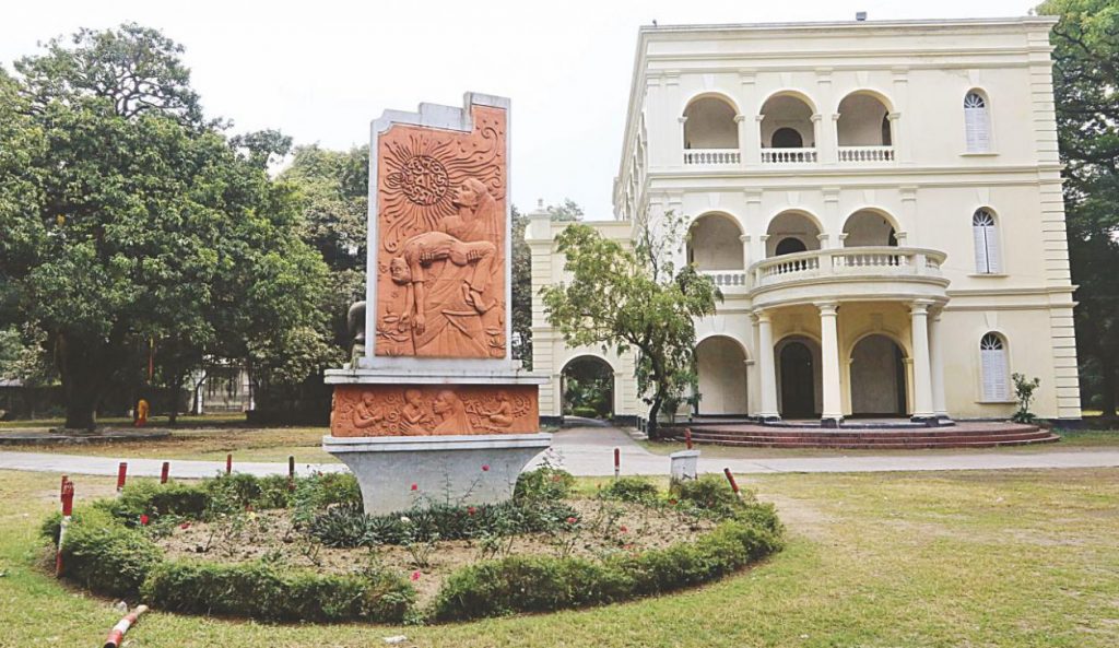 বাংলা একাডেমি সাহিত্য পুরস্কার পাচ্ছেন যাঁরা